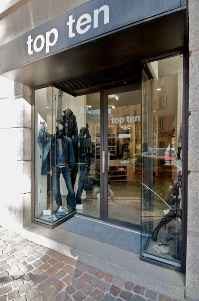 arredamento negozio abbigliamento top ten borgosesia (1)